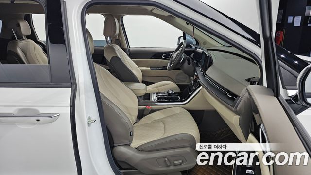 Kia Canival 2023 — photo 11