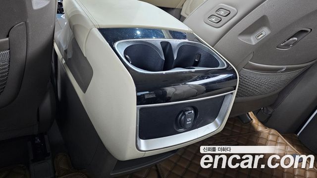 Kia Canival 2023 — photo 17