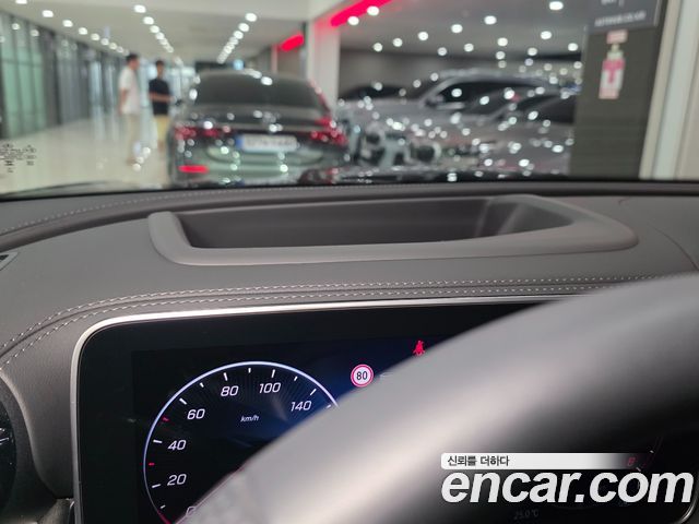 Mercedes-Benz GLC-Class 2026 — photo 13