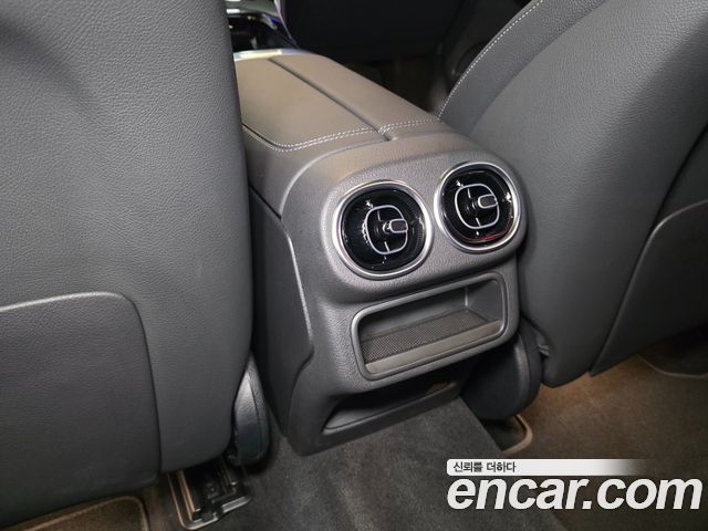 Mercedes-Benz GLC-Class 2026 — photo 16