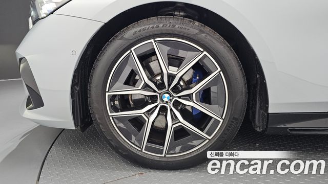 BMW 5-Series 2025 — photo 5