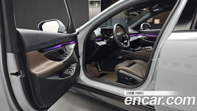 BMW 5-Series 2025 — photo 13