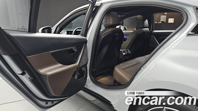 BMW 5-Series 2025 — photo 18