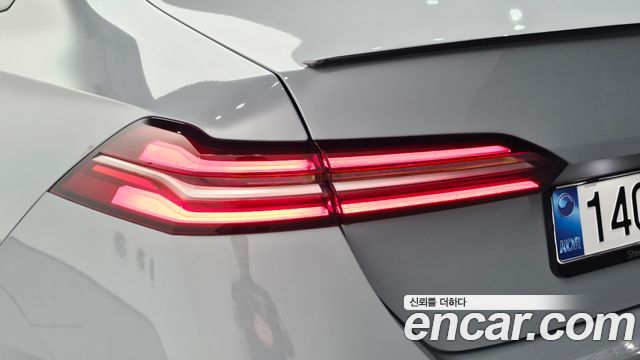 BMW 5-Series 2025 — photo 9