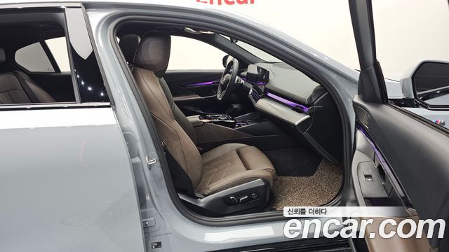 BMW 5-Series 2025 — photo 16