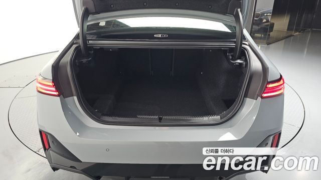 BMW 5-Series 2025 — photo 34