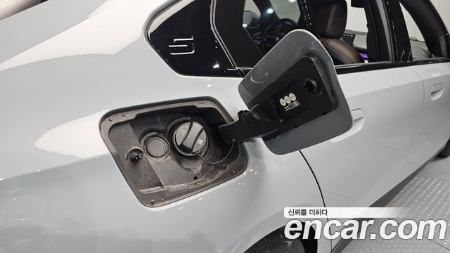 BMW 5-Series 2025 — photo 36