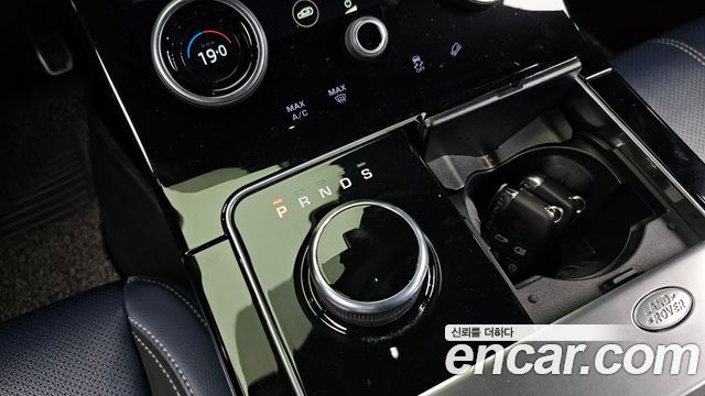 Land Rover Range Rover Velar 2019 — photo 9
