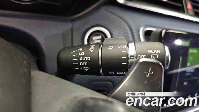 Land Rover Range Rover Velar 2019 — photo 18