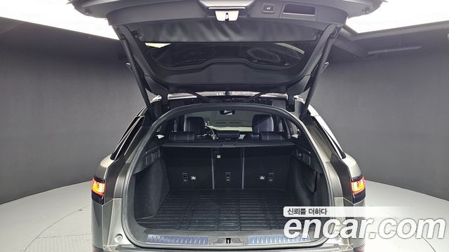 Land Rover Range Rover Velar 2019 — photo 20