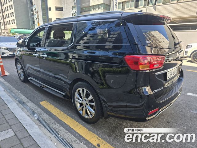 Kia Canival 2019 — photo 2