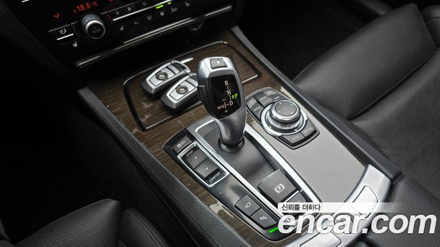 BMW 7-Series 2012 — photo 12