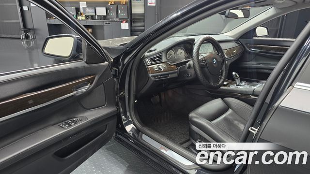 BMW 7-Series 2012 — photo 13