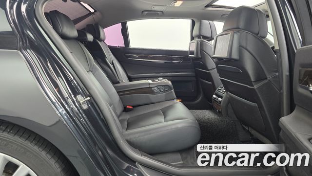 BMW 7-Series 2012 — photo 17