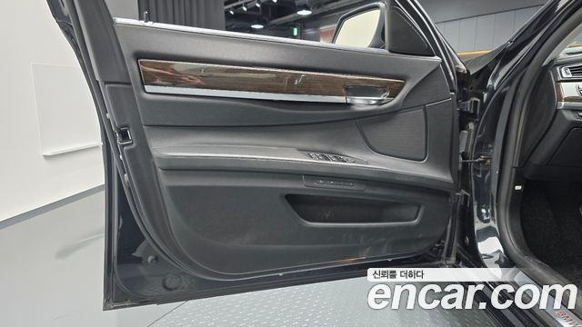 BMW 7-Series 2012 — photo 14