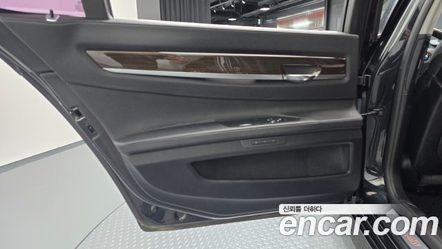BMW 7-Series 2012 — photo 15