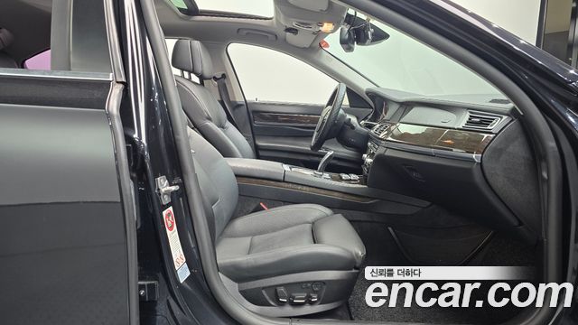 BMW 7-Series 2012 — photo 16