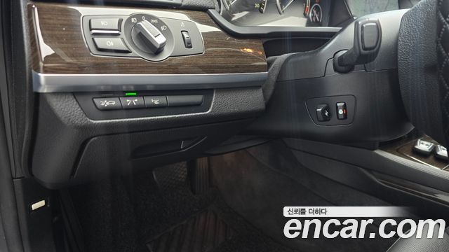 BMW 7-Series 2012 — photo 27