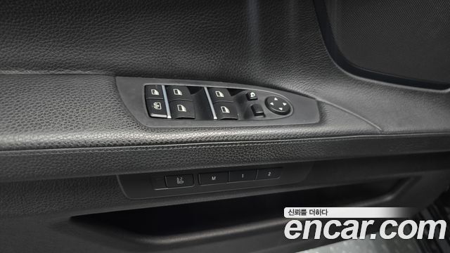BMW 7-Series 2012 — photo 28