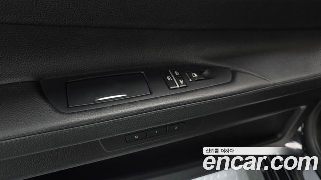 BMW 7-Series 2012 — photo 29