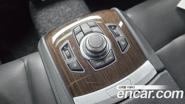 BMW 7-Series 2012 — photo 30