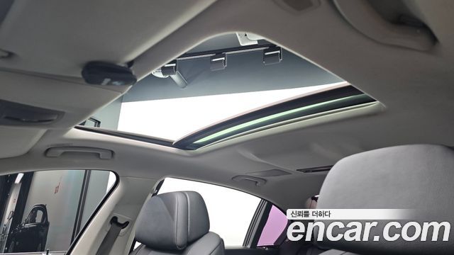 BMW 7-Series 2012 — photo 33