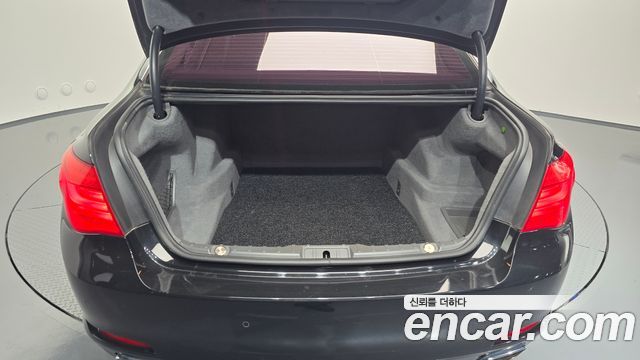 BMW 7-Series 2012 — photo 35