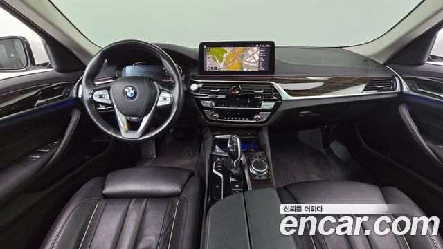 BMW 5-Series 2021 — photo 10