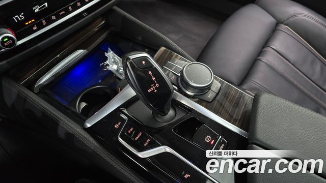 BMW 5-Series 2021 — photo 12