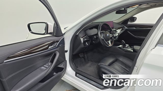 BMW 5-Series 2021 — photo 13
