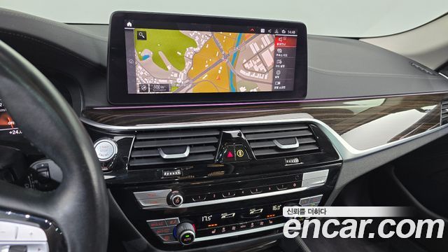 BMW 5-Series 2021 — photo 18
