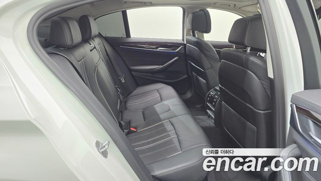 BMW 5-Series 2021 — photo 25
