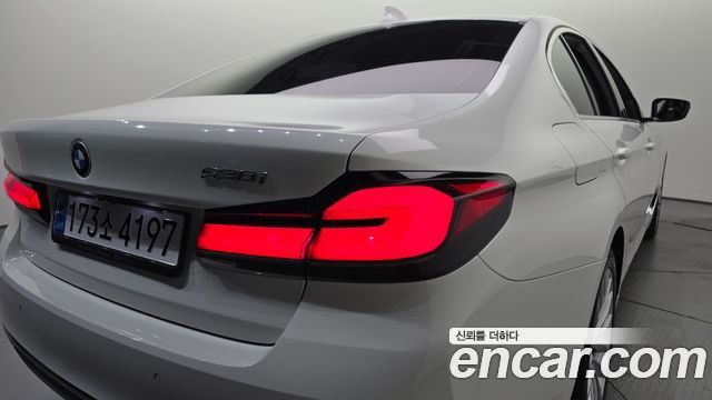 BMW 5-Series 2021 — photo 9
