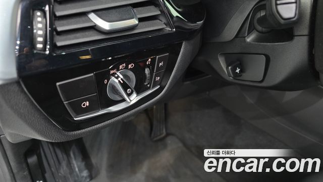 BMW 5-Series 2021 — photo 27
