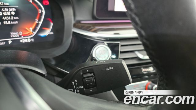 BMW 5-Series 2021 — photo 28