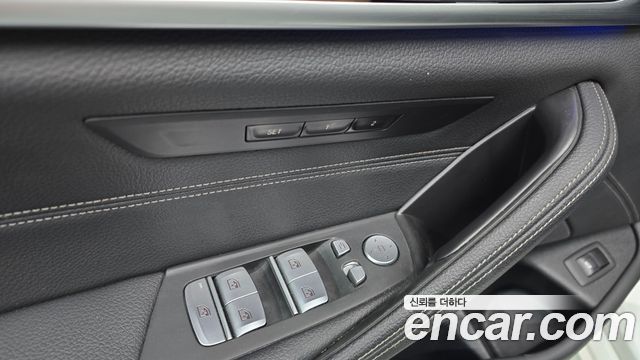 BMW 5-Series 2021 — photo 29