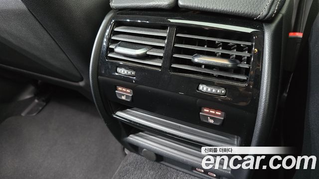 BMW 5-Series 2021 — photo 31