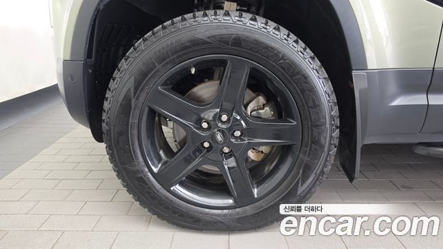 Land Rover Defender 2020 — photo 5