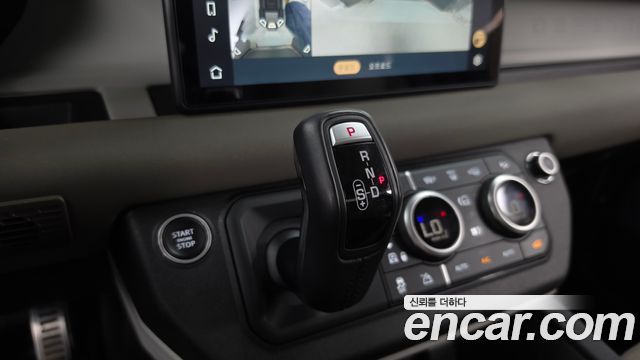 Land Rover Defender 2020 — photo 12