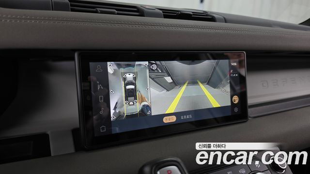 Land Rover Defender 2020 — photo 21