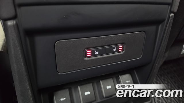 Land Rover Defender 2020 — photo 25