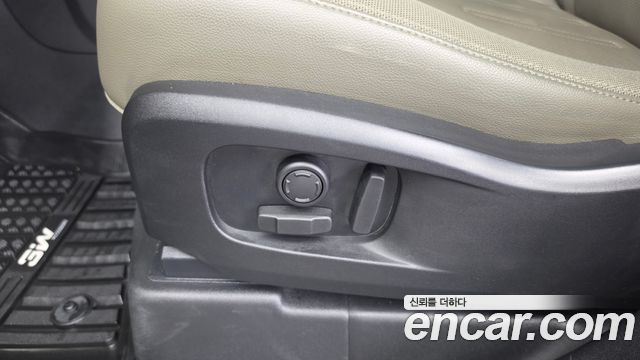 Land Rover Defender 2020 — photo 32