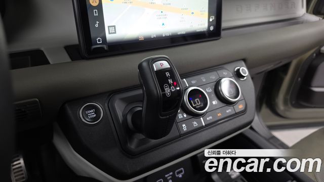 Land Rover Defender 2020 — photo 33