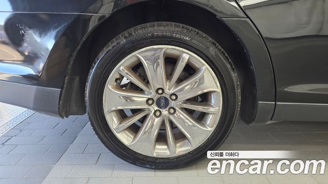 Ford Taurus 2011 — photo 5