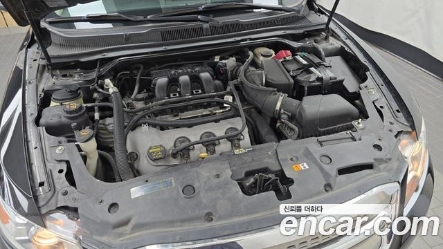 Ford Taurus 2011 — photo 6