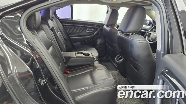 Ford Taurus 2011 — photo 11