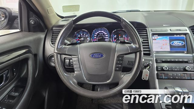 Ford Taurus 2011 — photo 12
