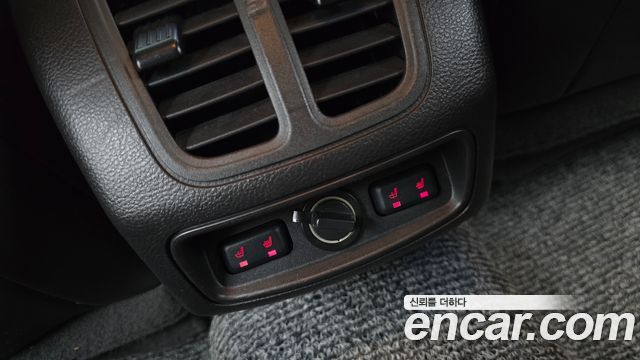 Ford Taurus 2011 — photo 18