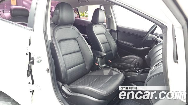Kia K3 2016 — photo 12