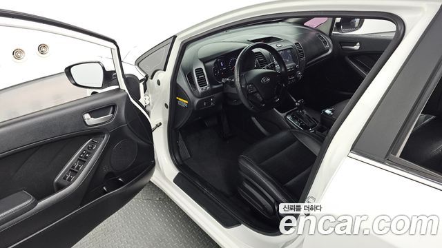 Kia K3 2016 — photo 13